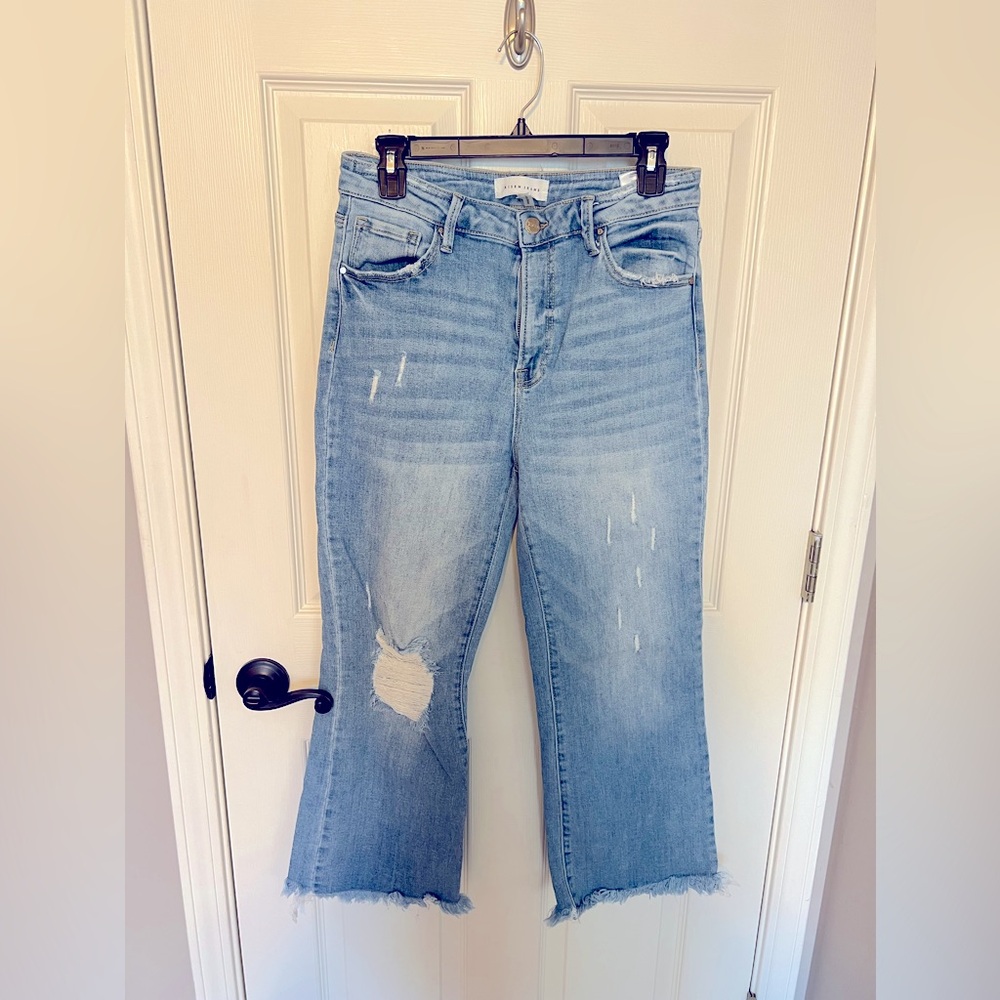 Risen cropped, distressed jeans. Size 30.